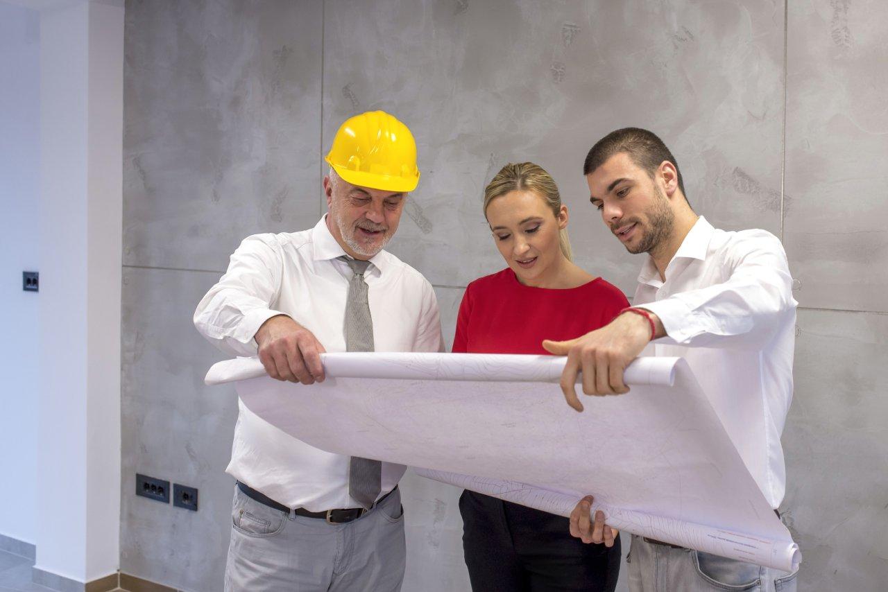 Jak wybrać firmę remontowo-budowlaną w 2025? Kompletny poradnik.